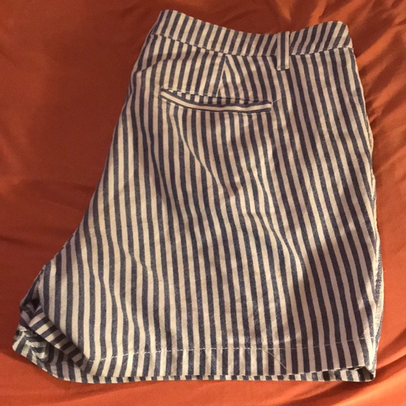 Gap size 16 city shorts - Picture 3 of 3
